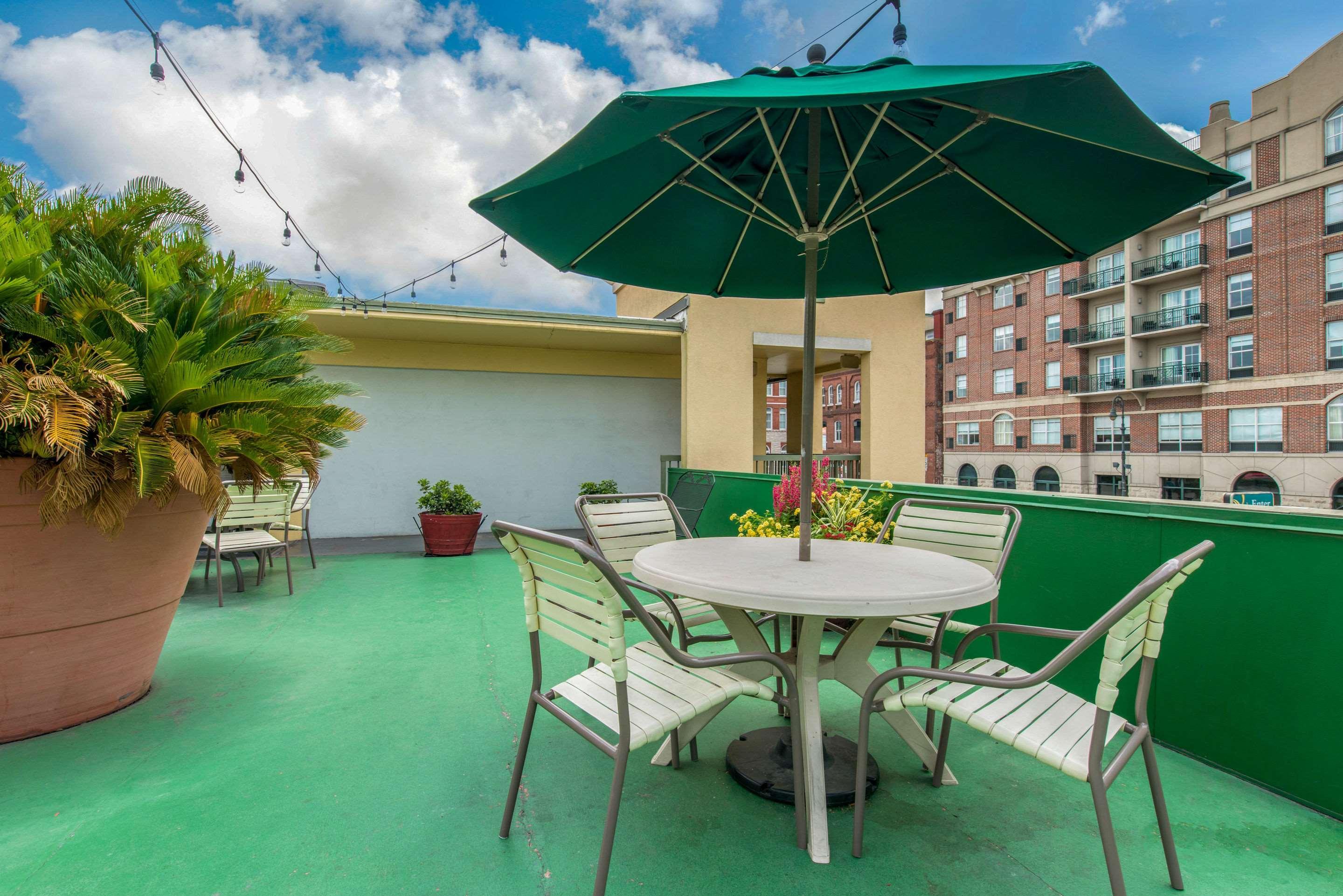 Quality Inn Savannah Historic District מראה חיצוני תמונה