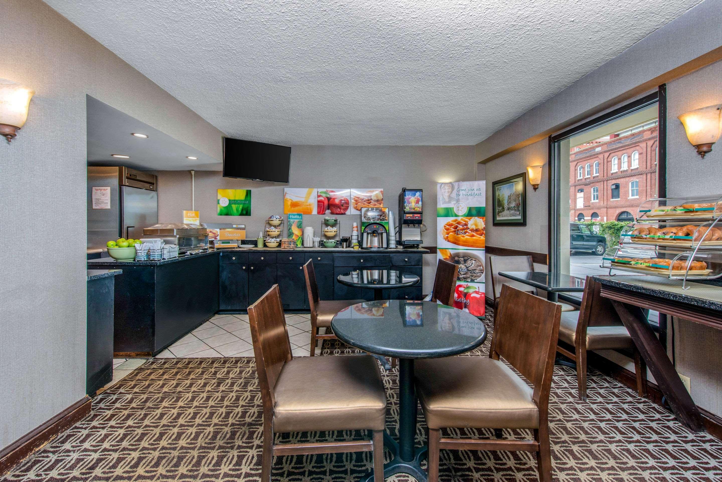 Quality Inn Savannah Historic District מראה חיצוני תמונה