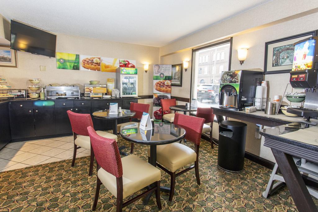 Quality Inn Savannah Historic District מראה חיצוני תמונה